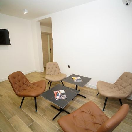 B&M Hotel Jereván Kültér fotó