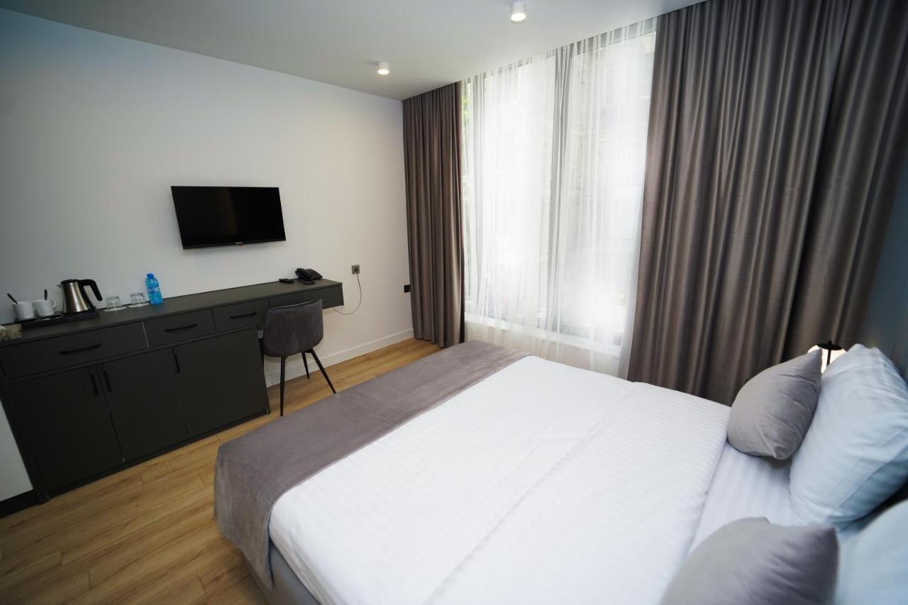 B&M Hotel Jereván Kültér fotó
