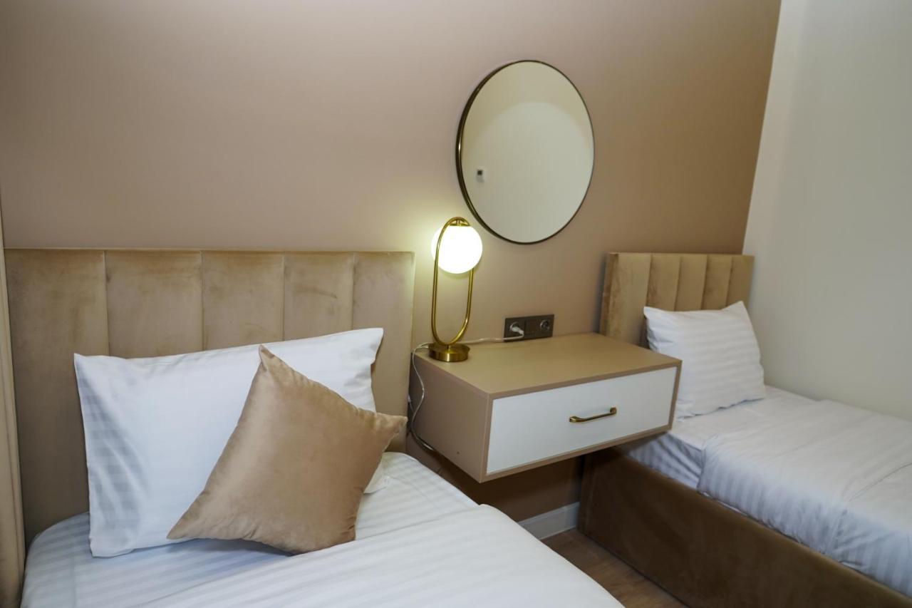 B&M Hotel Jereván Kültér fotó