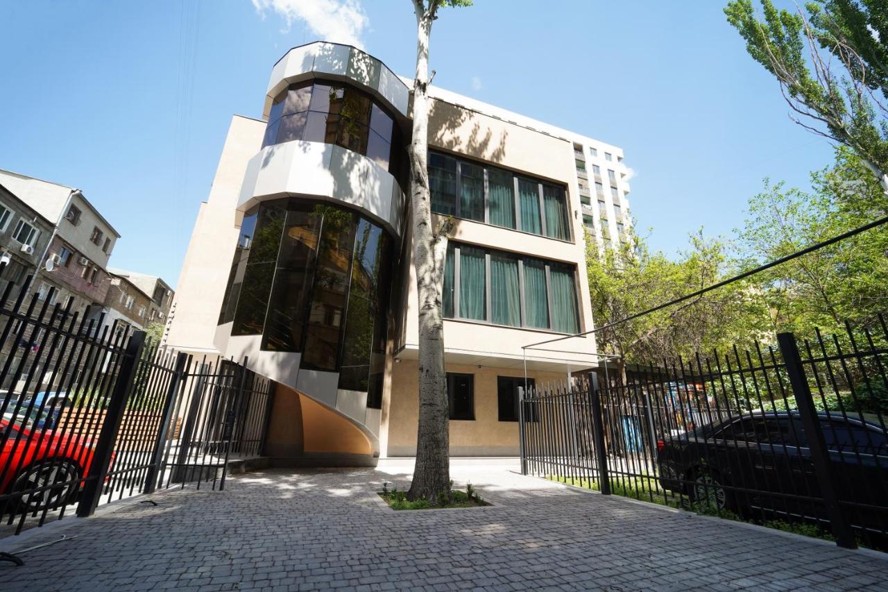 B&M Hotel Jereván Kültér fotó