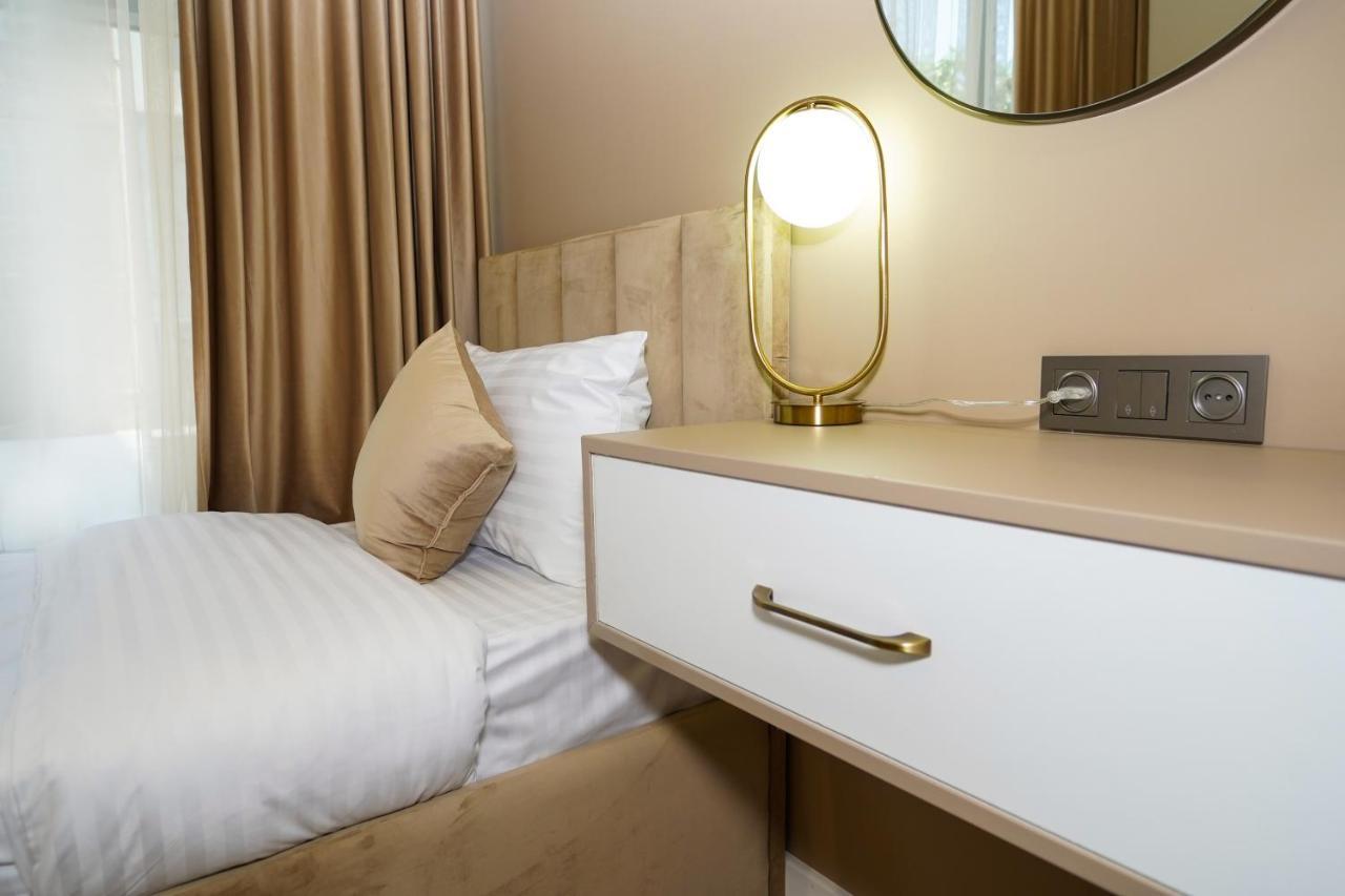 B&M Hotel Jereván Kültér fotó